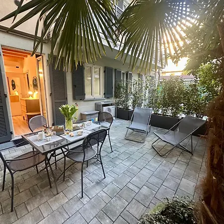 펜션 In Center With Patio 코모