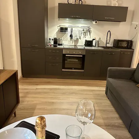 In Center With Patio 펜션 *