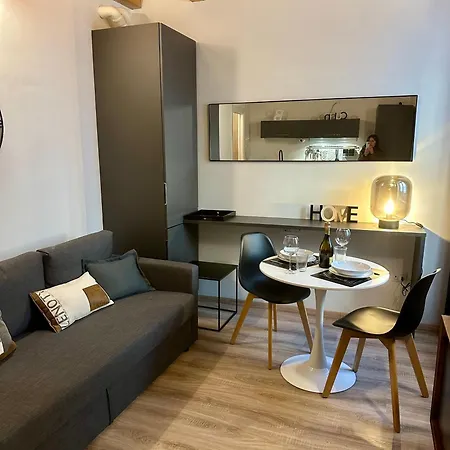 In Center With Patio * Como